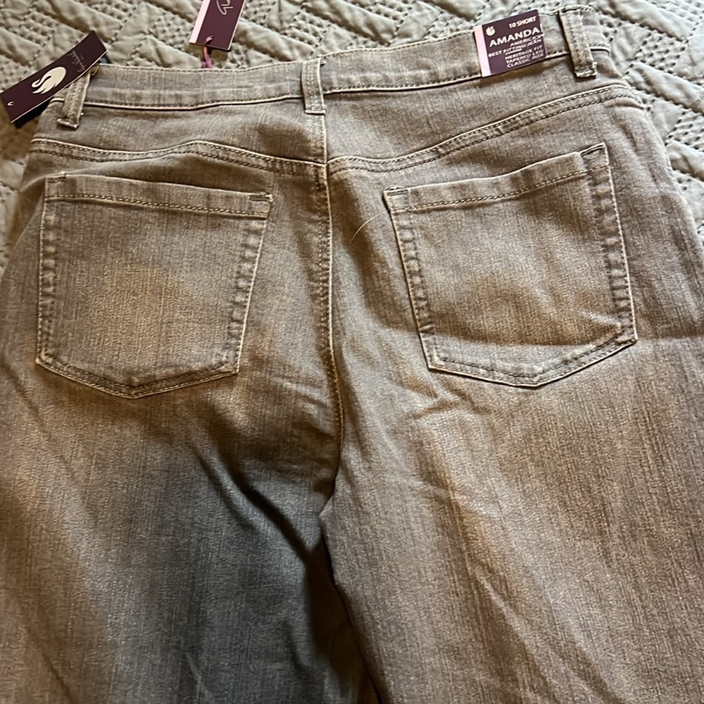 NWT Gloria Vanderbilt : Gray Wash Amanda - 10 Short - Picture 11 of 11